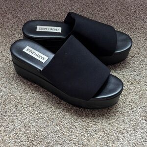 Steve Madden Black Platform Slides